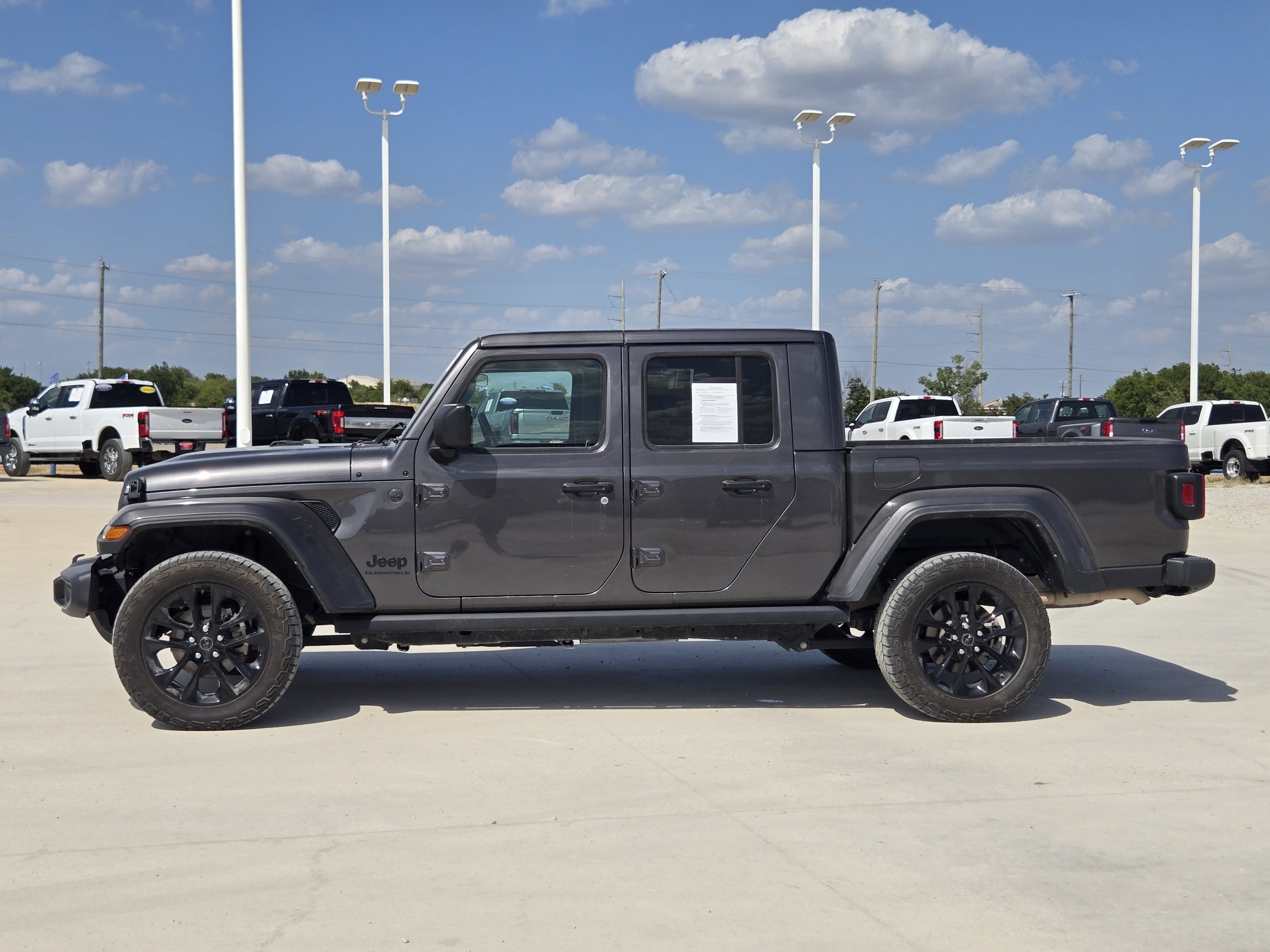 Used 2025 Jeep Gladiator Sport AWD/4WD image 4