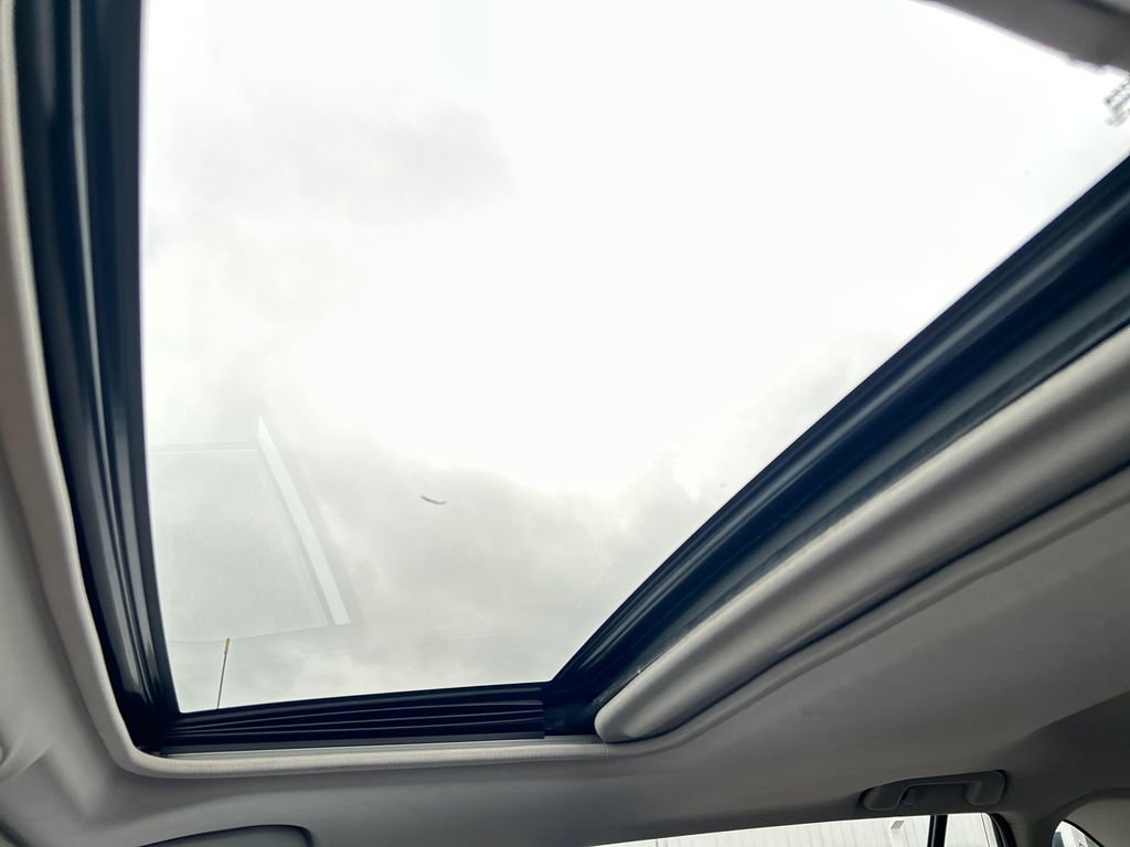 Used 2019 Toyota RAV4 XLE Premium w/ Cold Weather Package AWD/4WD image 30