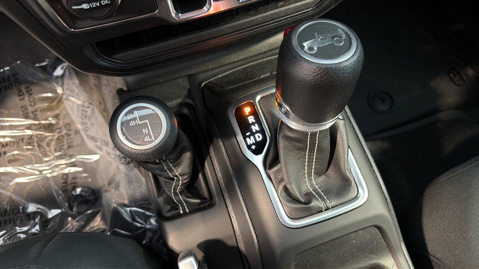 Used 2019 Jeep Wrangler Unlimited Sahara w/ Cold Weather Group AWD/4WD image 23