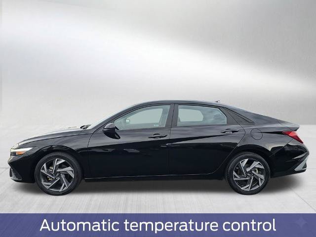 Used 2024 Hyundai Elantra SEL FWD image 3