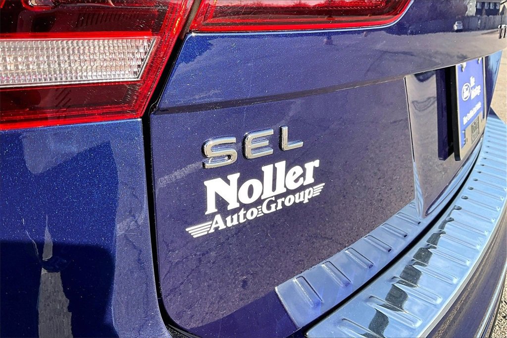 Used 2022 Volkswagen Tiguan SEL R-Line image 10