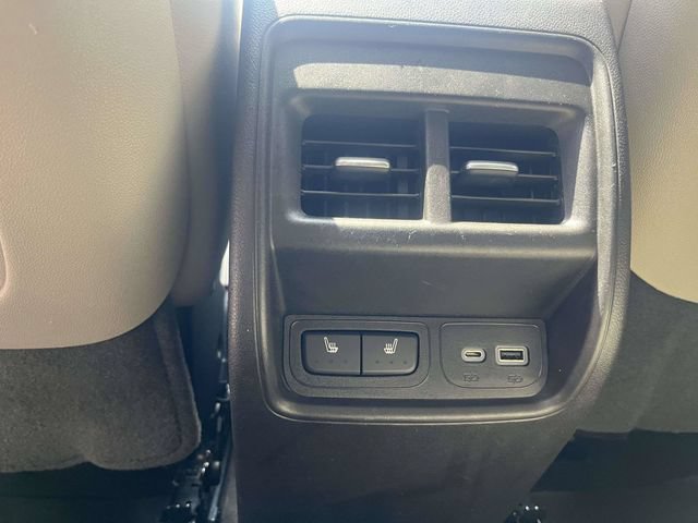 Used 2023 Cadillac XT4 Luxury w/ Cold Weather Package FWD image 16