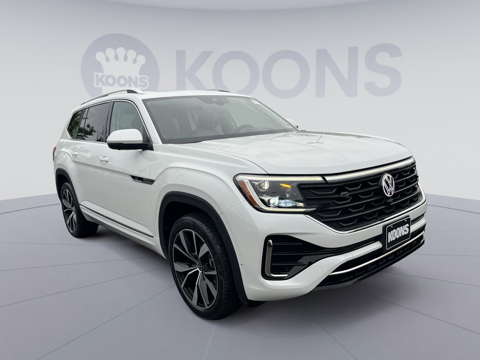 Used 2024 Volkswagen Atlas SEL Premium R-Line AWD/4WD image 2