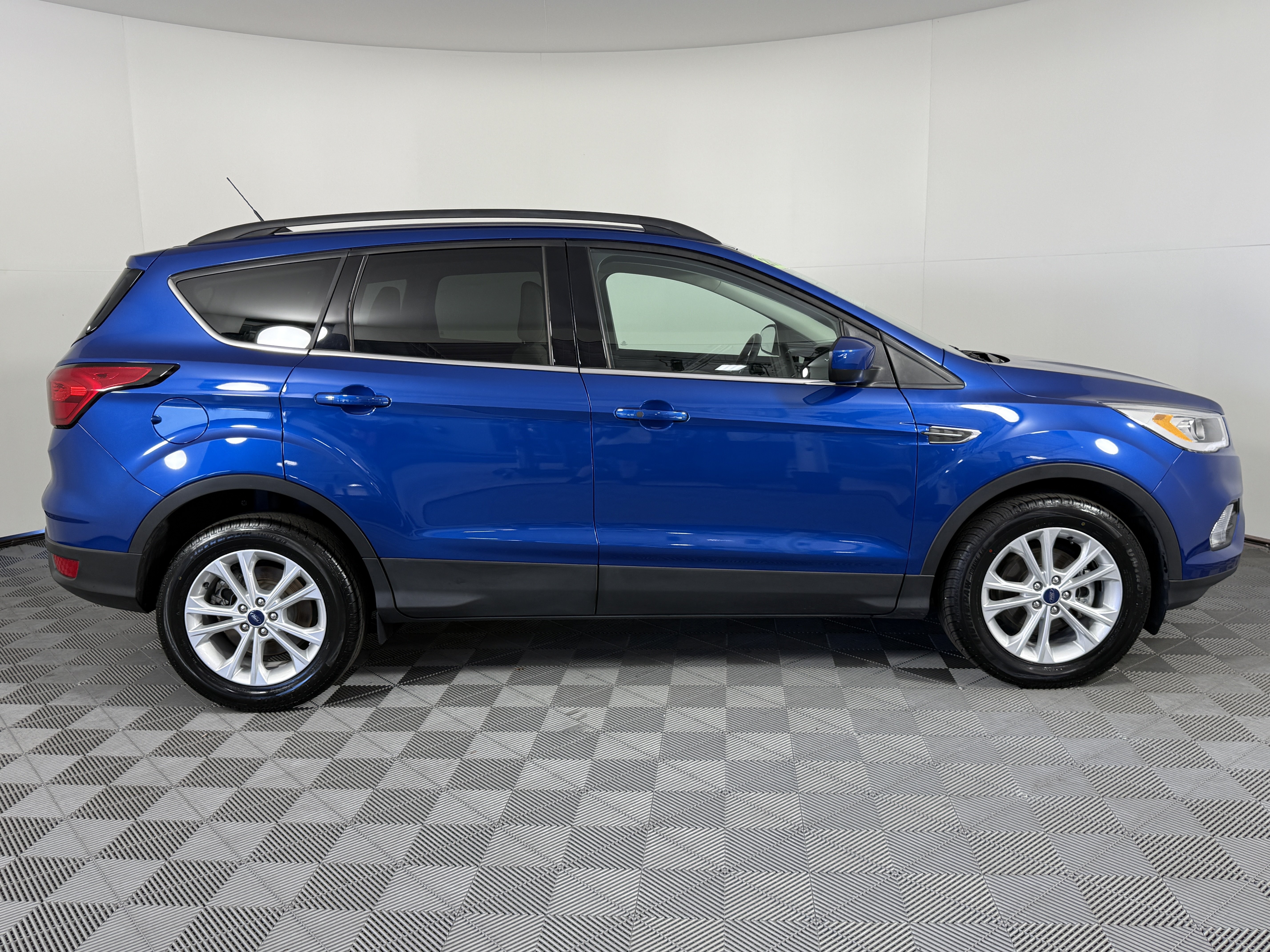 Certified 2019 Ford Escape SEL FWD image 2