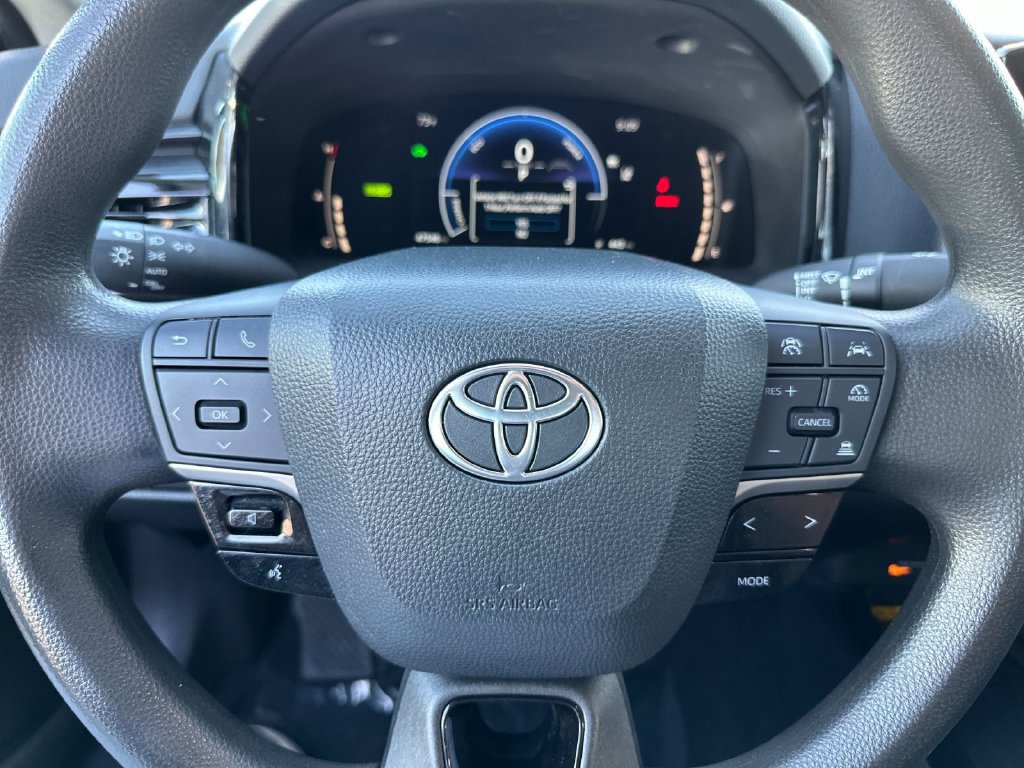 Used 2025 Toyota Camry LE FWD image 21