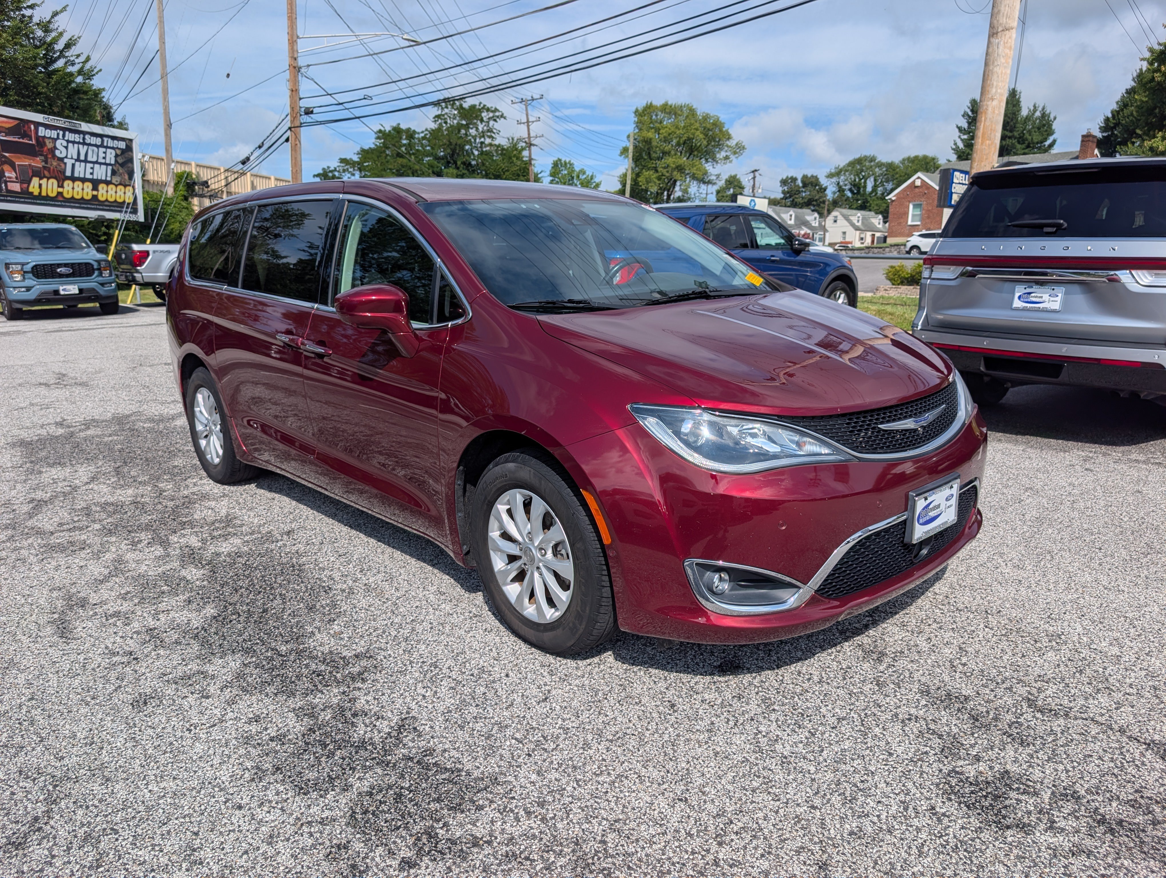 Used 2019 Chrysler Pacifica Touring Plus w/ Advanced Safetytec Group FWD image 9