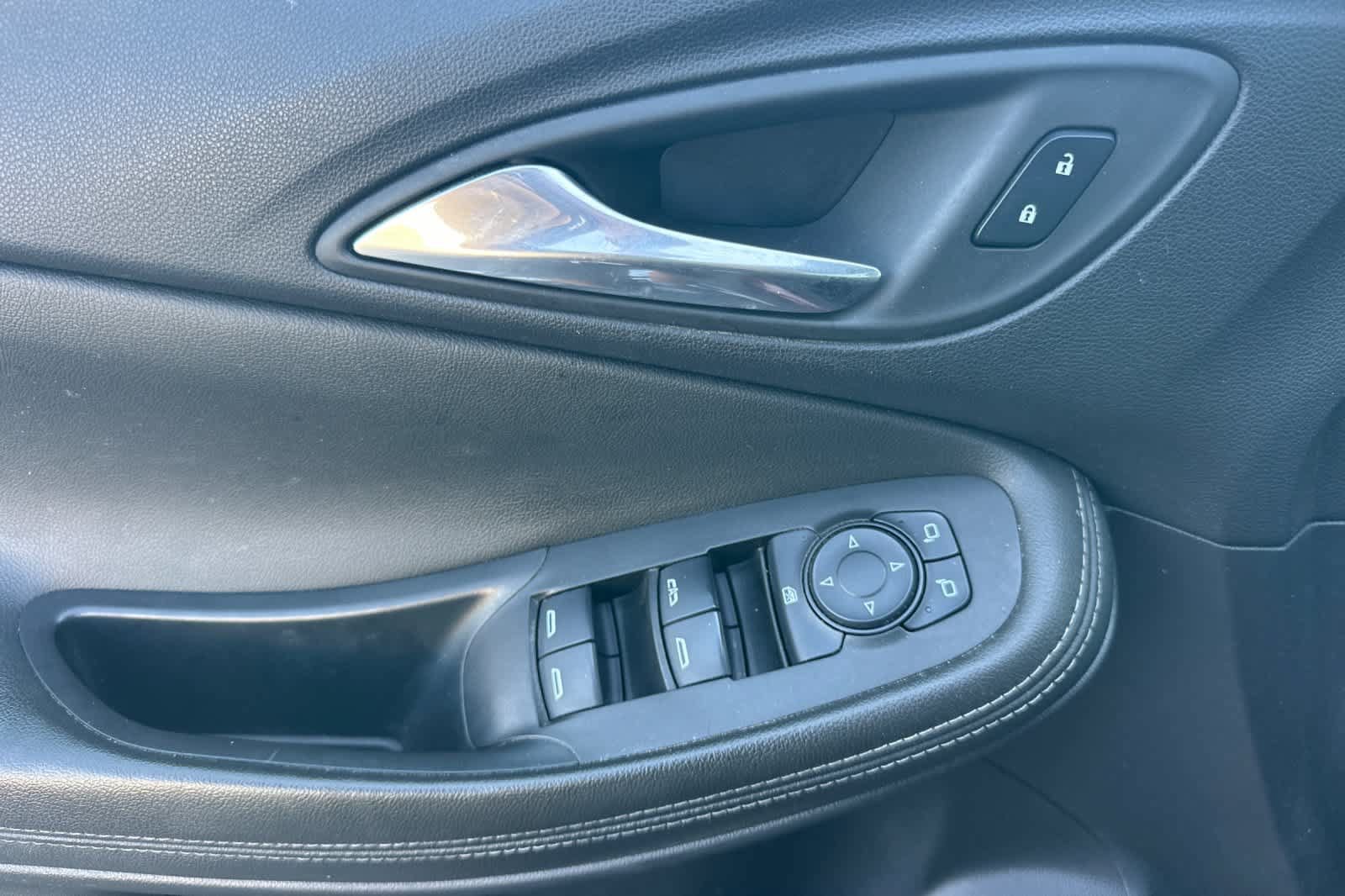 Used 2025 Buick Encore GX Preferred FWD image 13