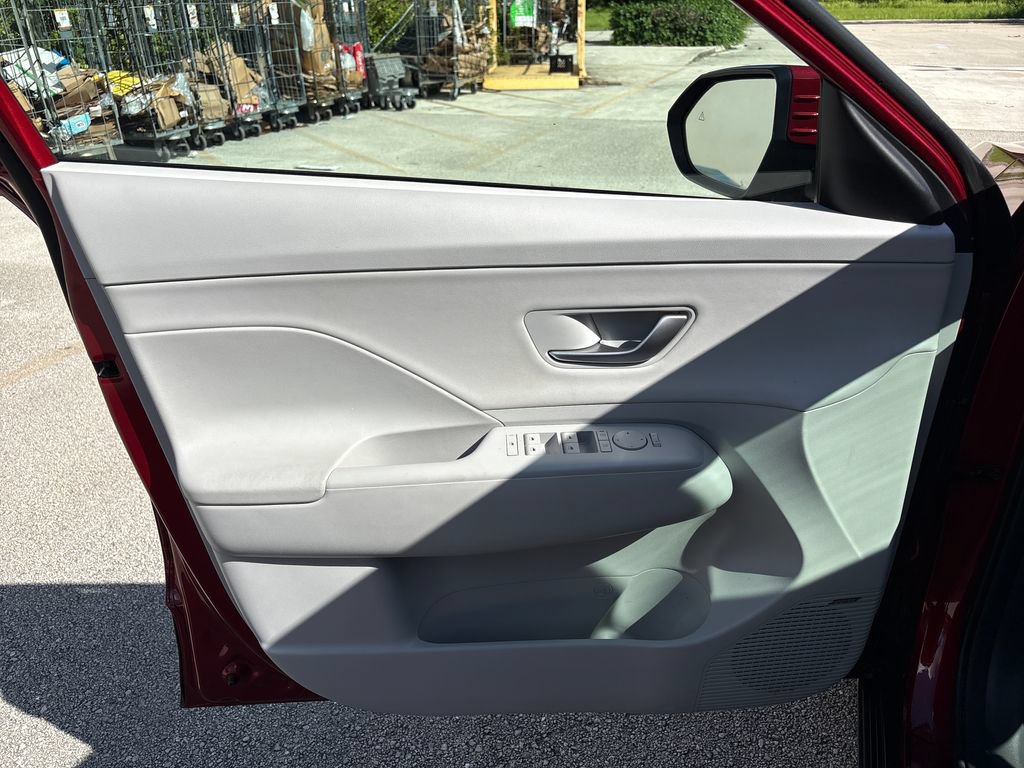Used 2025 Hyundai Kona Limited FWD image 28