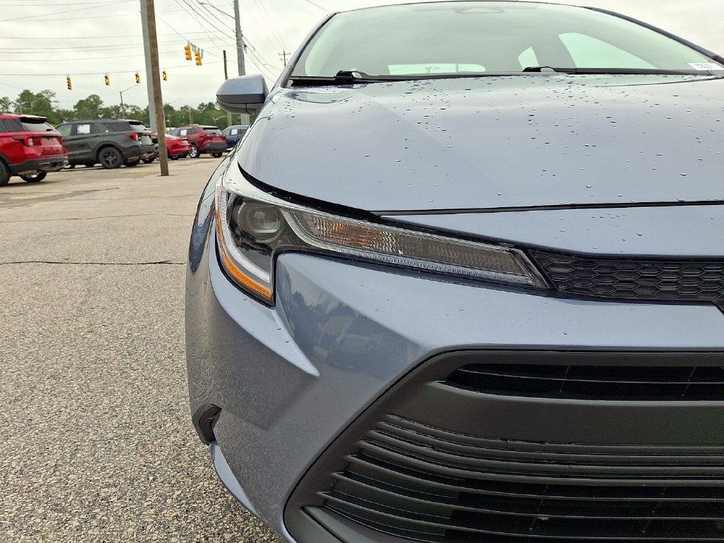 Used 2025 Toyota Corolla LE w/ Convenience Package FWD image 8
