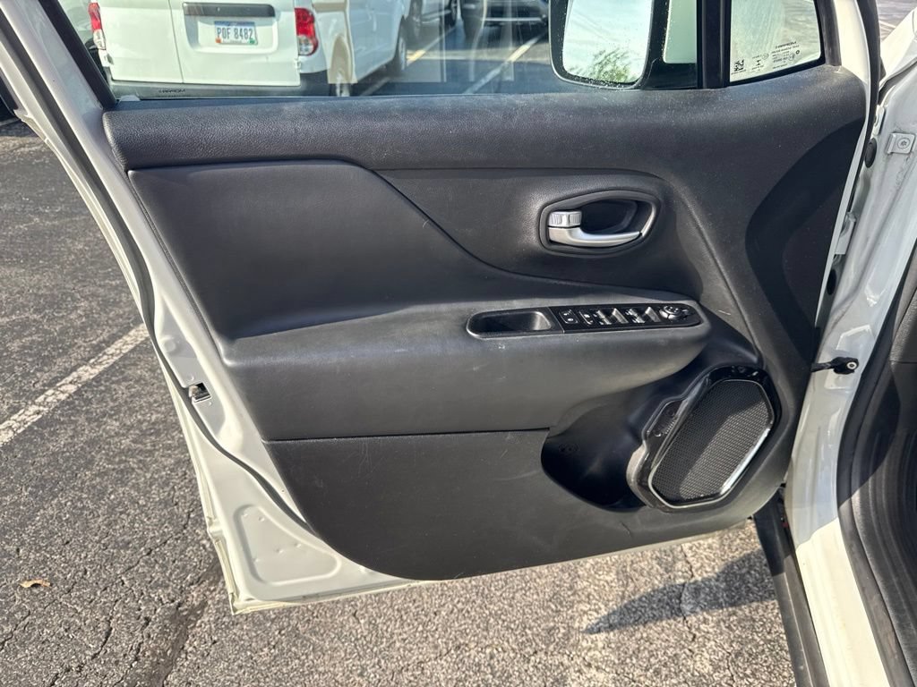 Used 2020 Jeep Renegade Altitude AWD/4WD image 18