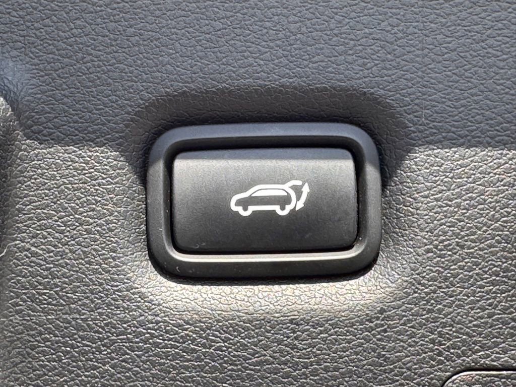 Used 2023 Hyundai Santa Fe Limited image 13