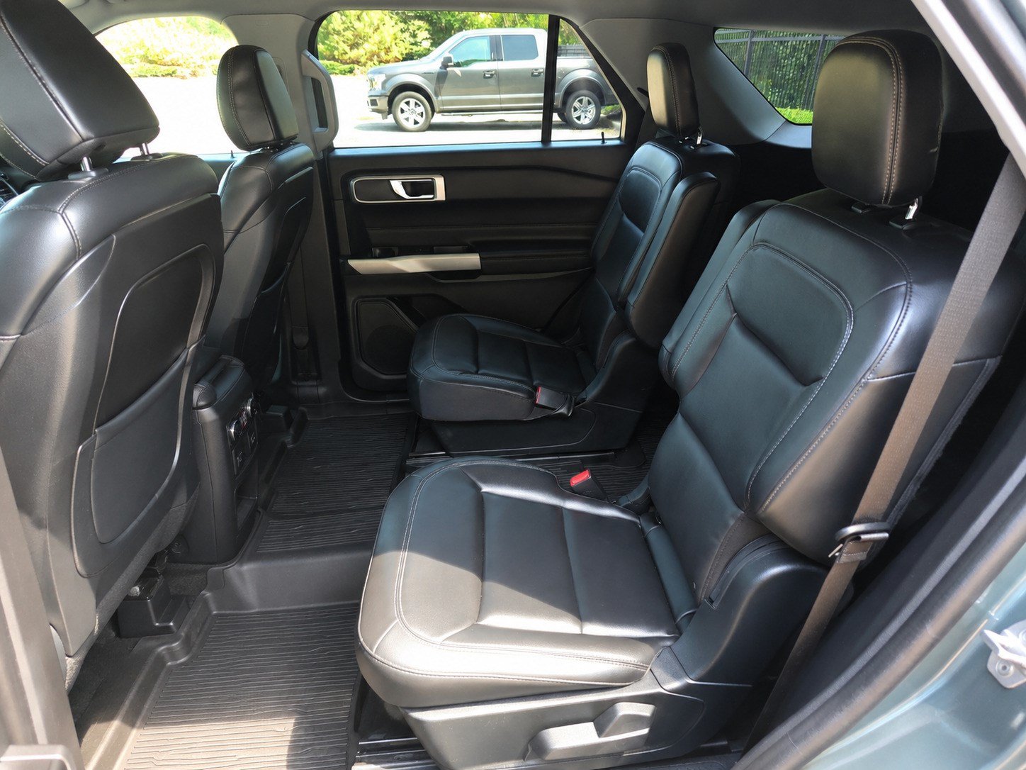 Certified 2023 Ford Explorer XLT w/ Equipment Group 202A RWD image 17