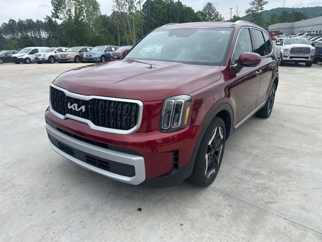 Used 2023 Kia Telluride EX w/ EX Captain's Chair Package FWD video 2