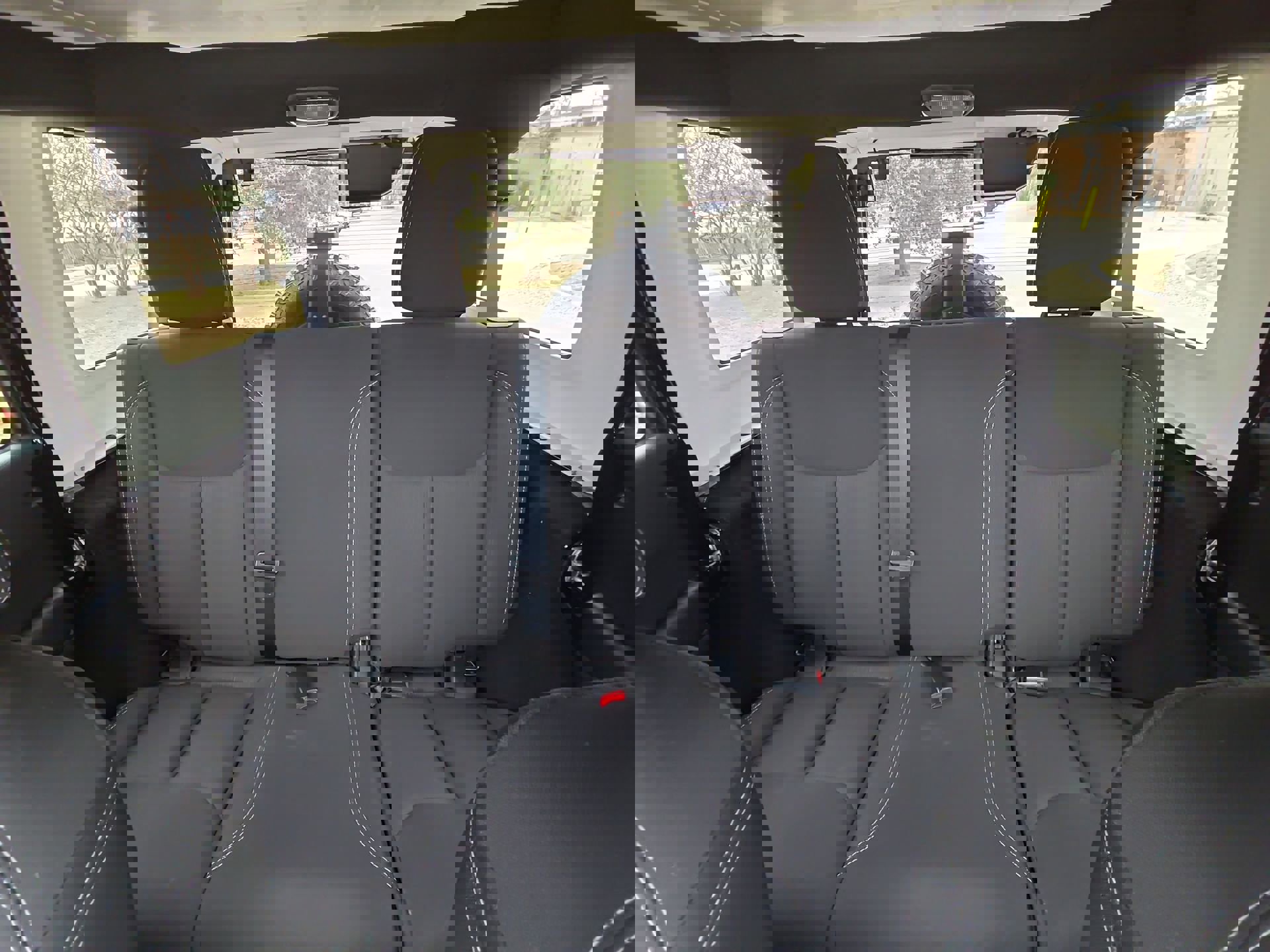 Used 2018 Jeep Wrangler Unlimited Sahara image 18