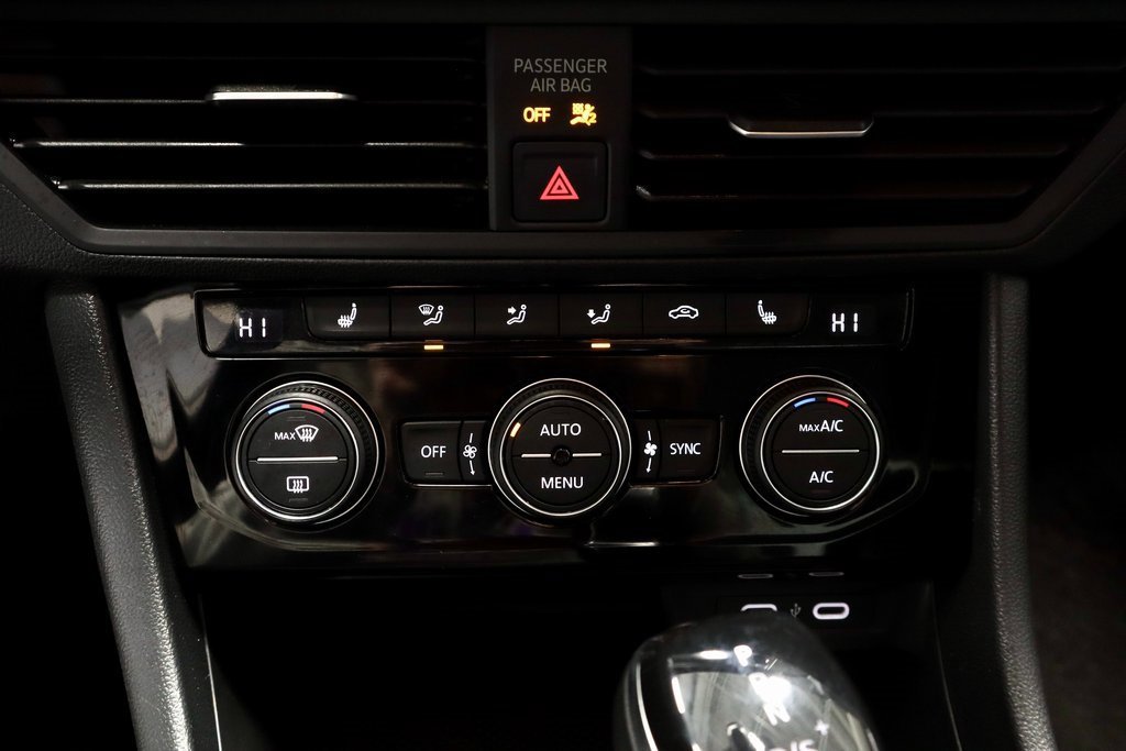 Used 2024 Volkswagen Jetta SE image 33