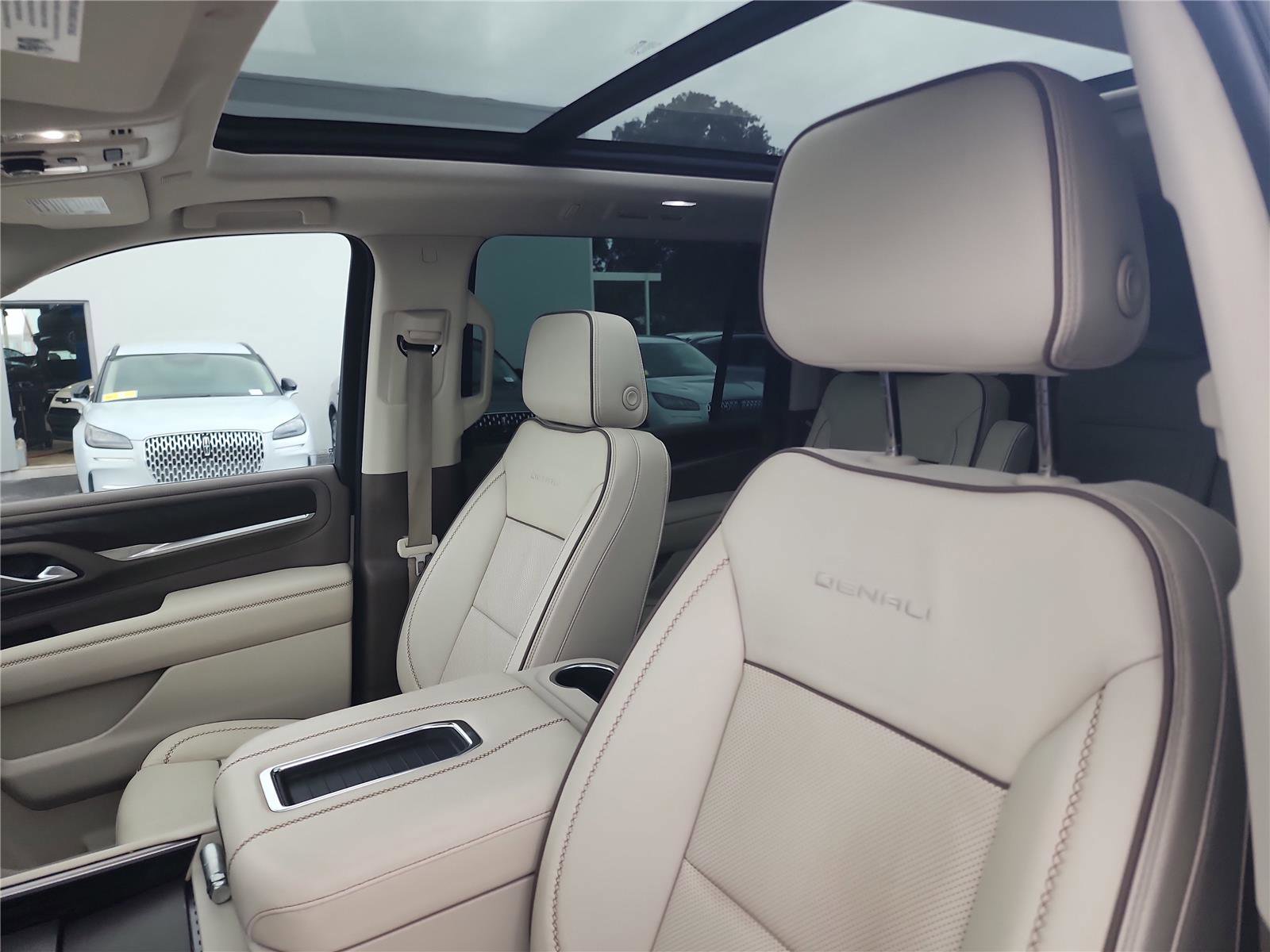 Used 2022 GMC Yukon XL Denali image 15