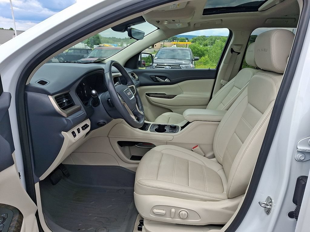 Used 2022 GMC Acadia Denali w/ Denali Ultimate Package AWD/4WD image 13