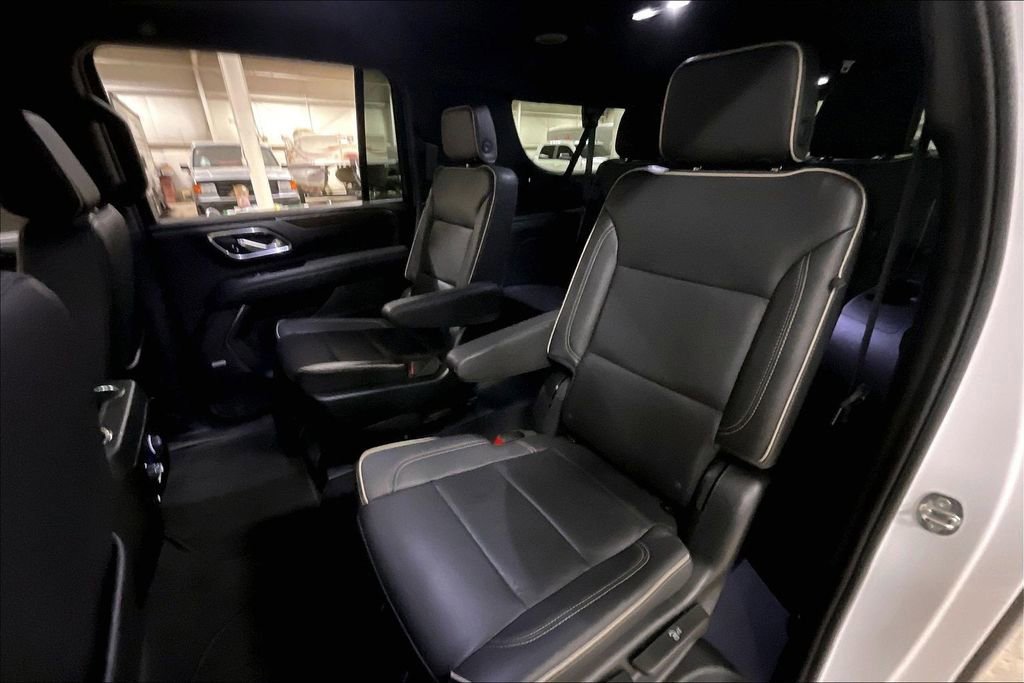 Used 2023 Chevrolet Suburban Premier image 24