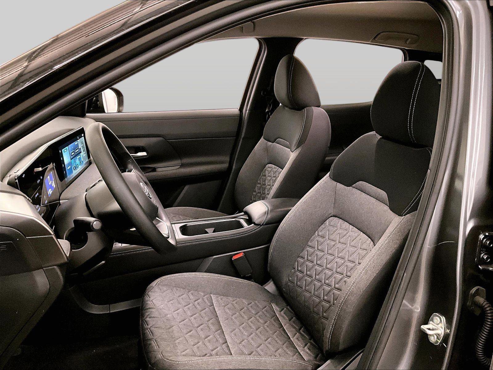 Used 2025 Nissan Kicks SV image 24