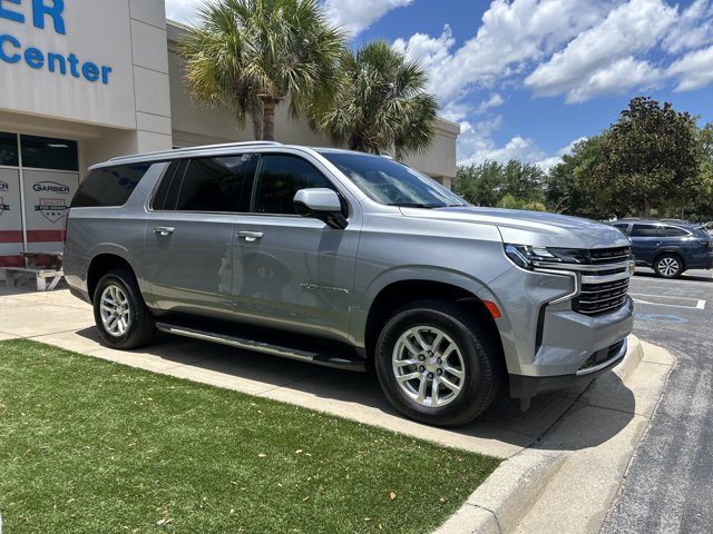 Used 2024 Chevrolet Suburban LT AWD/4WD image 2