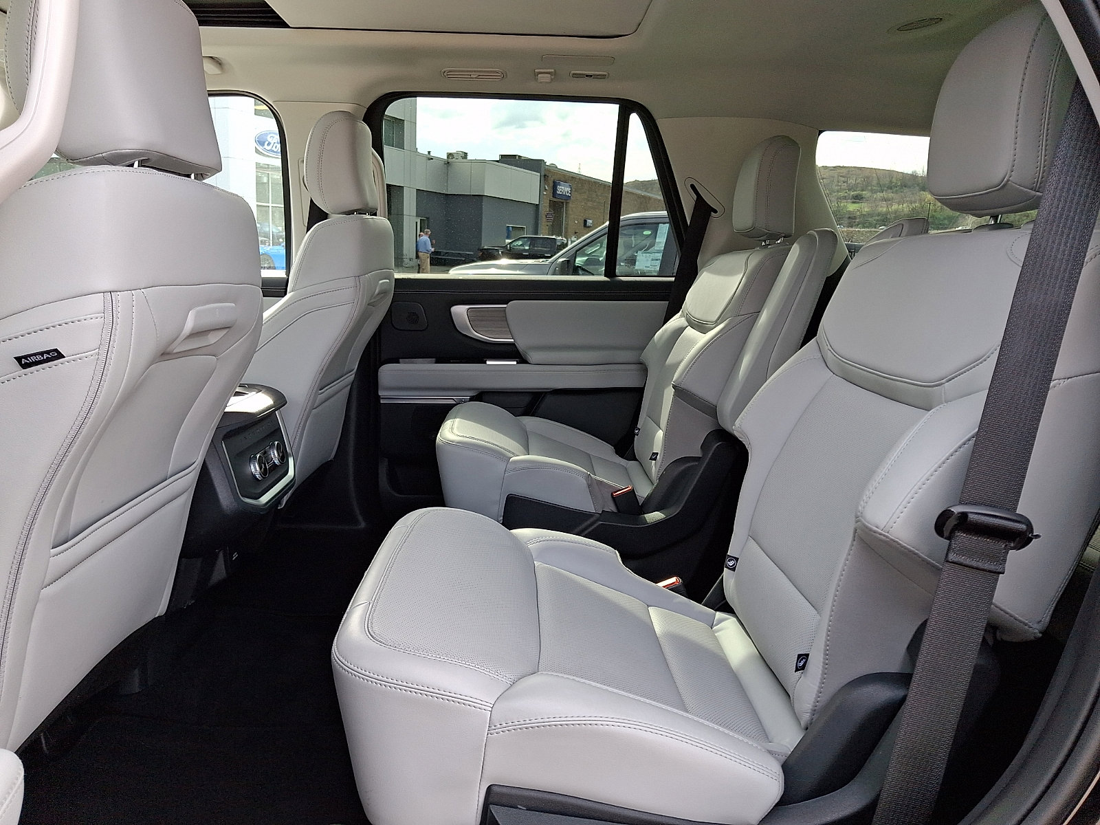 Certified 2025 Ford Expedition Platinum w/ Driver's Package AWD/4WD image 10