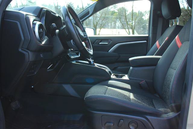 Used 2024 Chevrolet Colorado Z71 w/ Z71 Convenience Package 2 AWD/4WD image 9