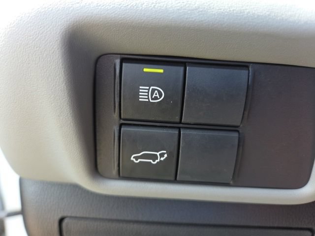 Used 2020 Toyota Highlander LE w/ Protection Package #3 FWD image 33