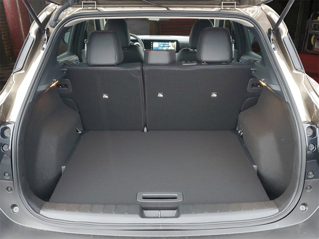 Used 2025 Nissan Kicks SR image 32