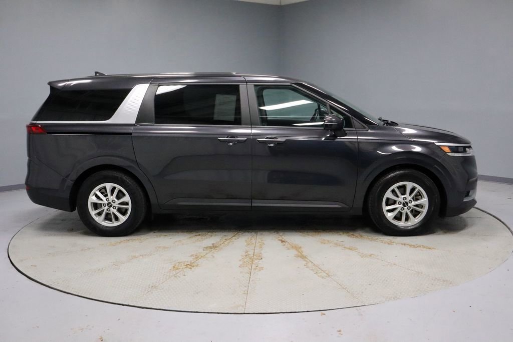 Used 2024 Kia Carnival LX image 6
