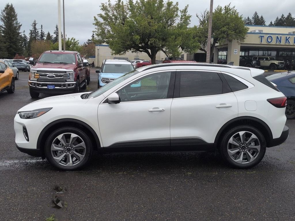 Certified 2023 Ford Escape Platinum AWD/4WD image 2