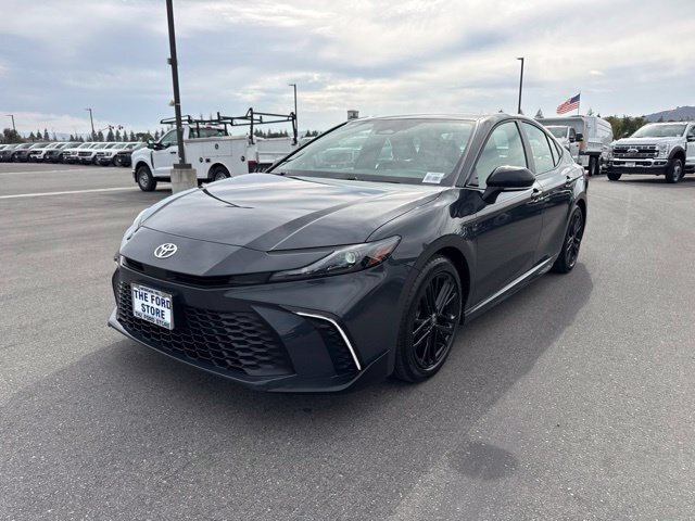 Used 2025 Toyota Camry SE FWD image 2