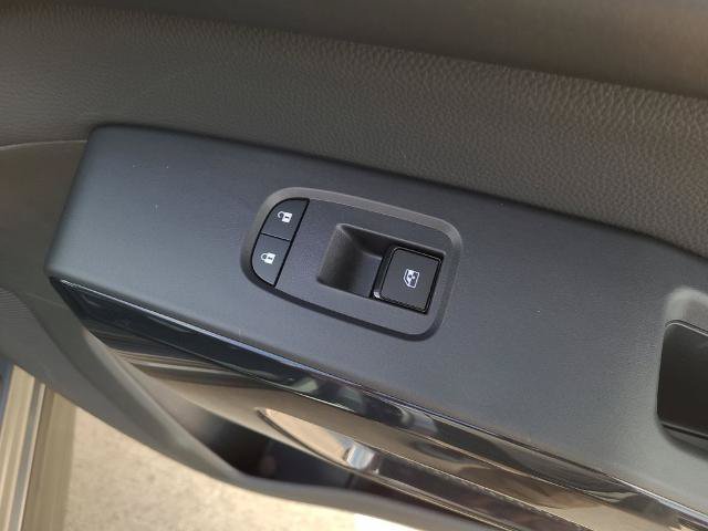 Used 2025 Nissan Pathfinder SV FWD image 9