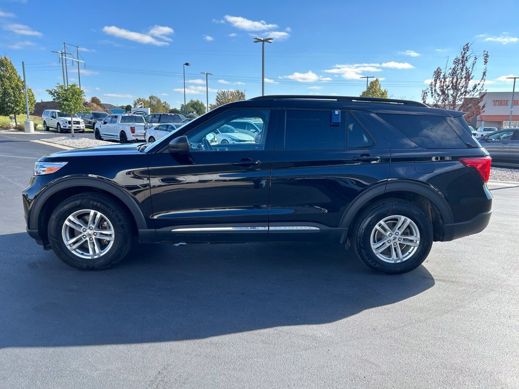 Certified 2022 Ford Explorer XLT w/ Equipment Group 202A AWD/4WD image 9