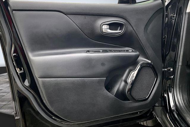 Used 2018 Jeep Renegade Altitude w/ UConnect 8.4 Nav Group image 23