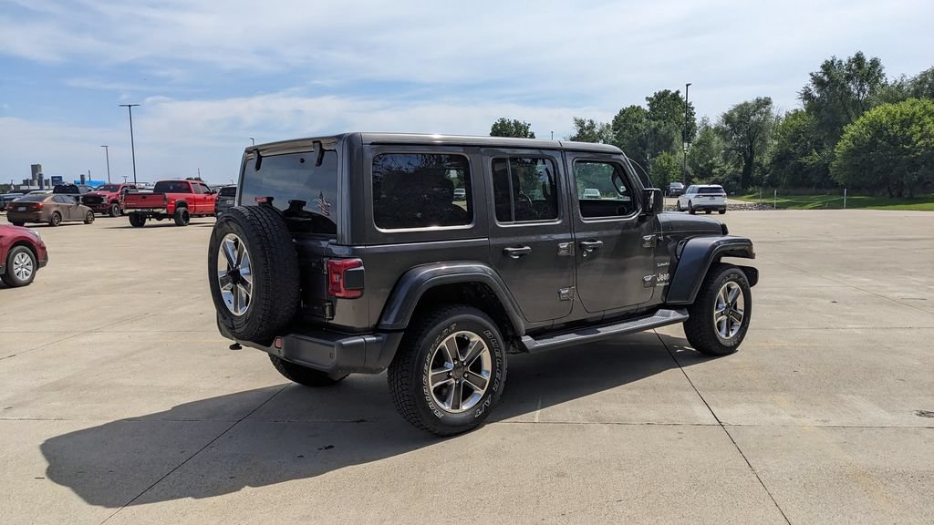 Used 2019 Jeep Wrangler Unlimited Sahara w/ Uconnect 4C Nav & Sound Group AWD/4WD image 3