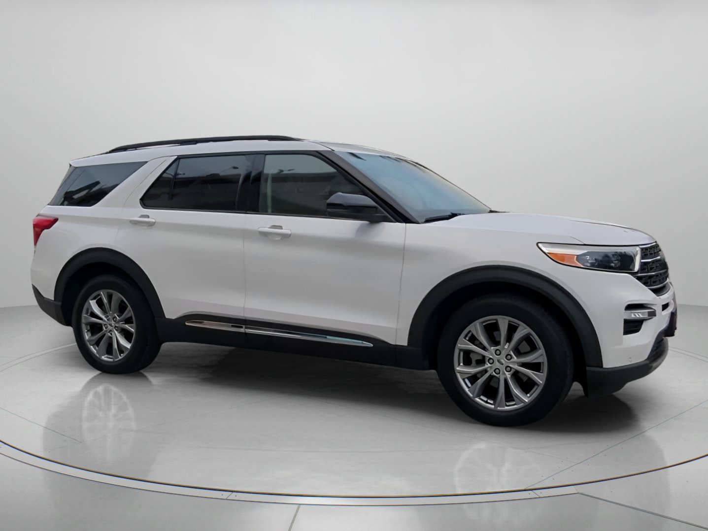 Certified 2023 Ford Explorer XLT w/ Equipment Group 202A RWD image 35