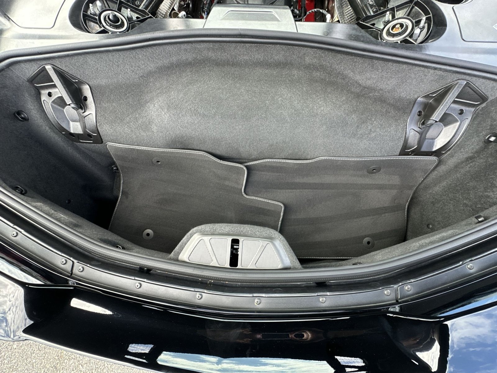 Used 2024 Chevrolet Corvette Stingray Preferred Cpe w/ Z51 Performance Package RWD image 32