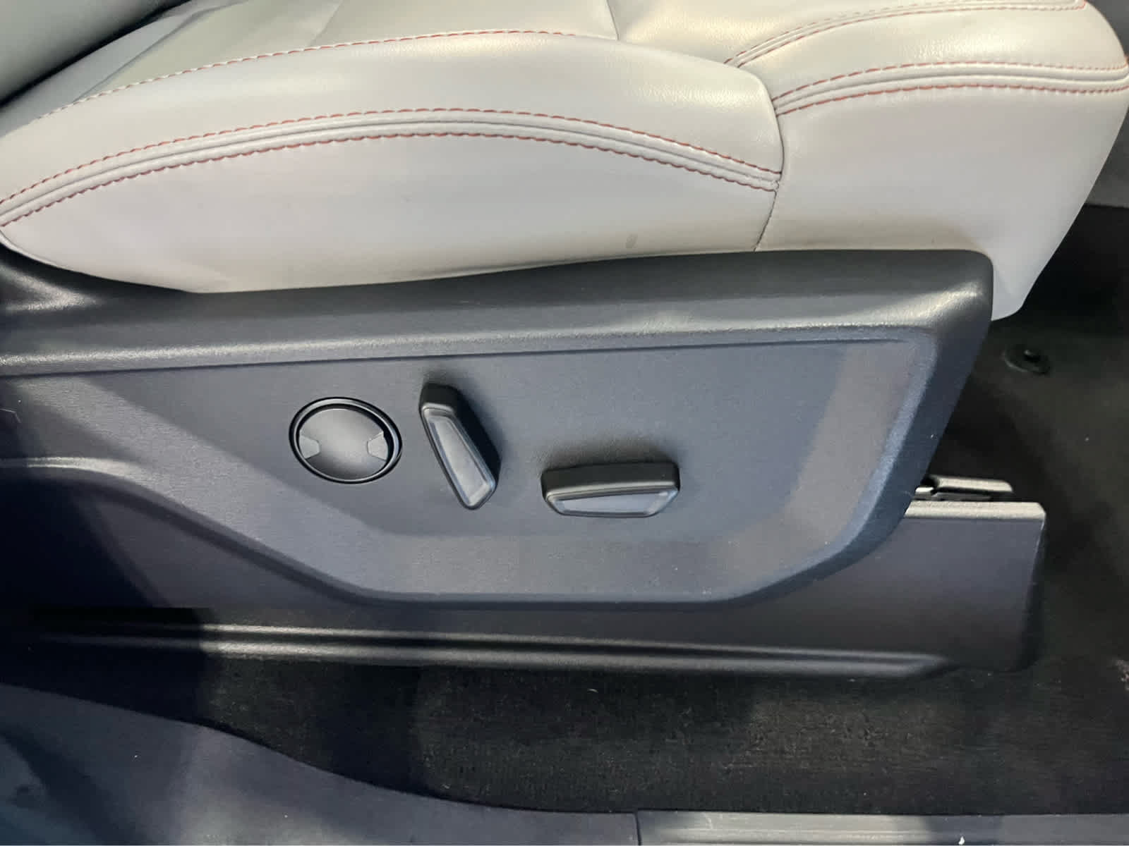 Certified 2025 Ford Expedition Active AWD/4WD image 44