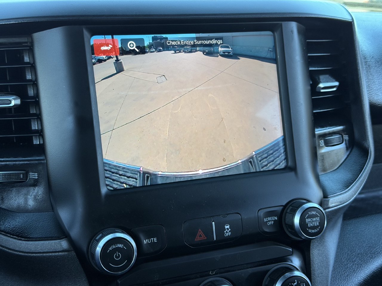 Used 2024 RAM 3500 Tradesman w/ Chrome Appearance Group AWD/4WD image 18