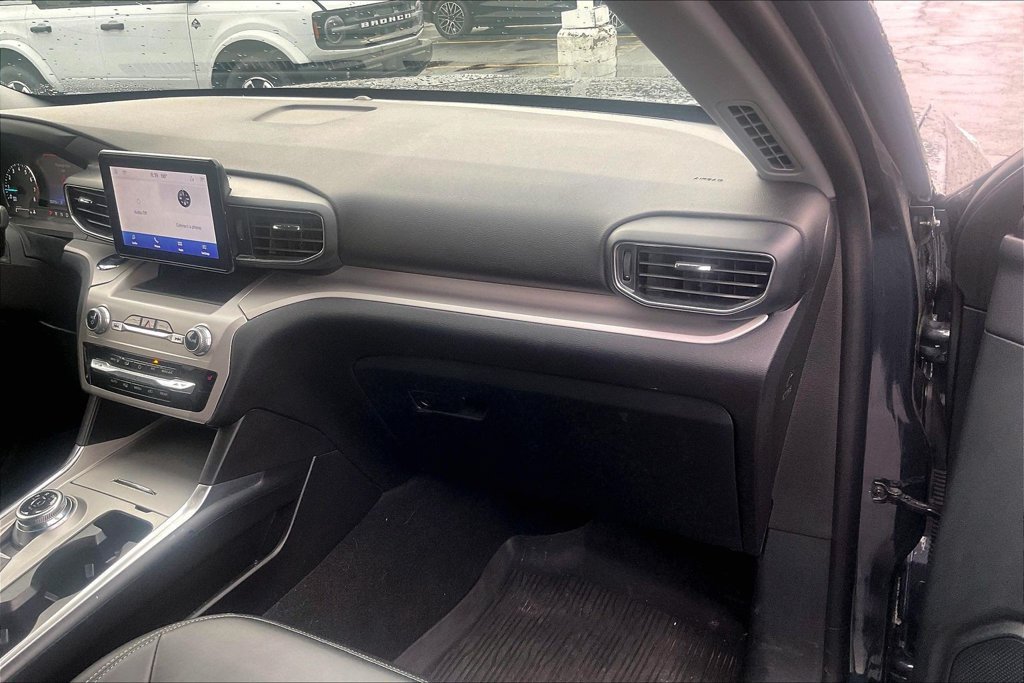 Certified 2024 Ford Explorer XLT w/ Equipment Group 202A AWD/4WD image 15