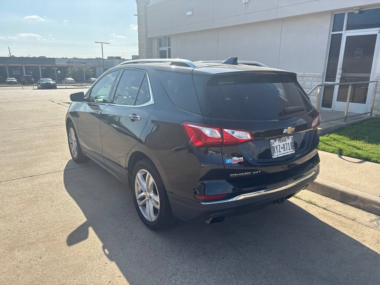 Used 2020 Chevrolet Equinox Premier FWD image 2