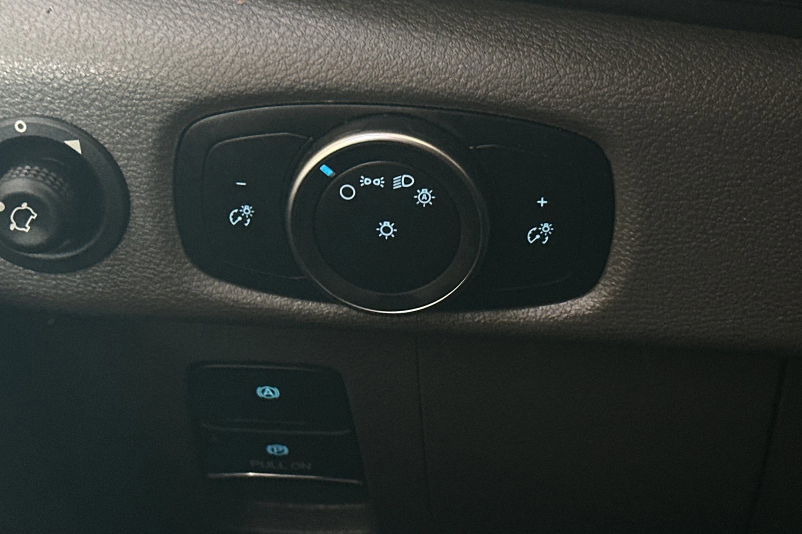 Certified 2023 Ford Transit 250 Medium Roof AWD w/ Load Area Protection Package image 27