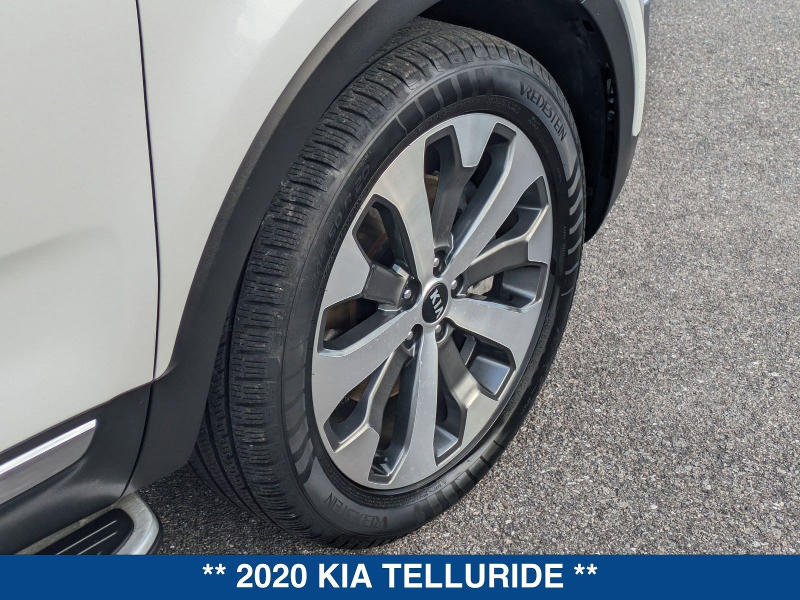 Used 2020 Kia Telluride EX w/ EX Premium Package image 12