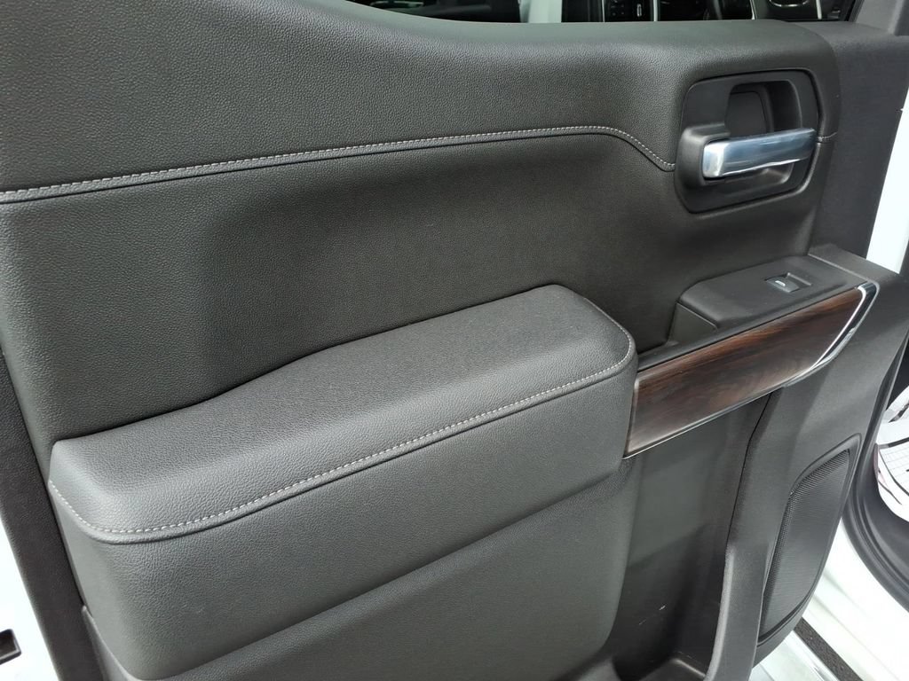 Used 2021 GMC Sierra 1500 SLT w/ SLT Premium Plus Package AWD/4WD image 17