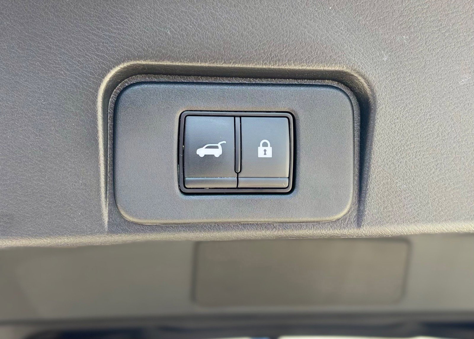 Used 2023 Nissan Rogue SV w/ SV Premium B Package image 12