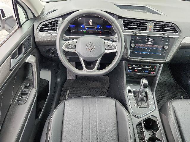 Used 2023 Volkswagen Tiguan SE FWD image 11