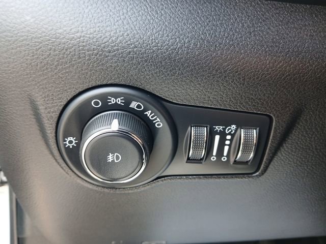 Used 2025 Jeep Compass Limited AWD/4WD image 18