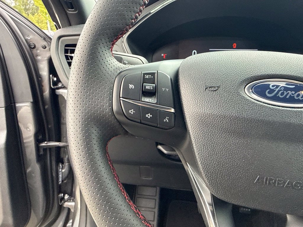 Certified 2025 Ford Escape ST-Line Select AWD/4WD image 19