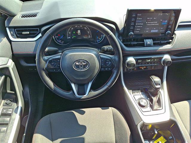 Used 2022 Toyota RAV4 SE w/ Weather & Moonroof Package AWD/4WD image 21
