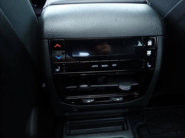 Used 2024 Jeep Grand Cherokee L Limited w/ Black Appearance Package AWD/4WD image 12